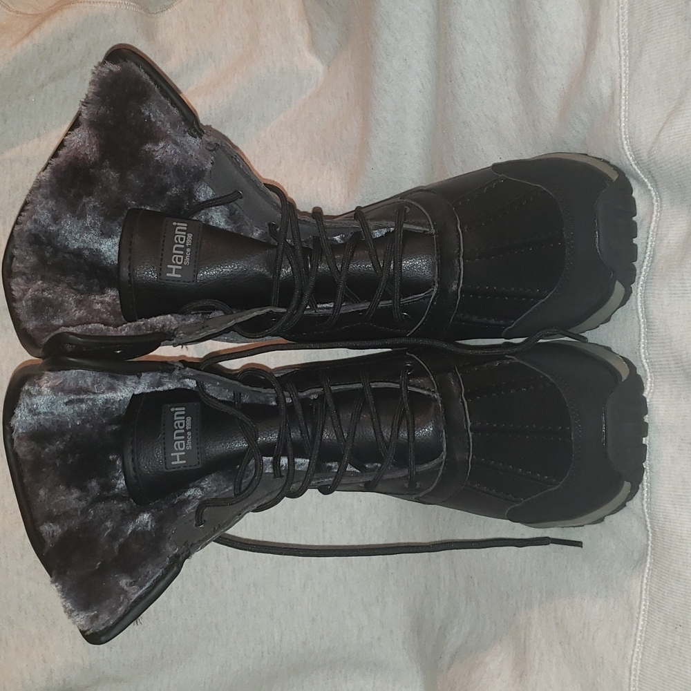 Hanani Woman's Faux Fur Fully Lined Waterproof Black Snow Boots Size 9